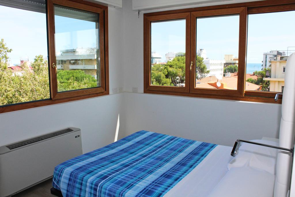 Hotel Saint Tropez リッチョーネ エクステリア 写真