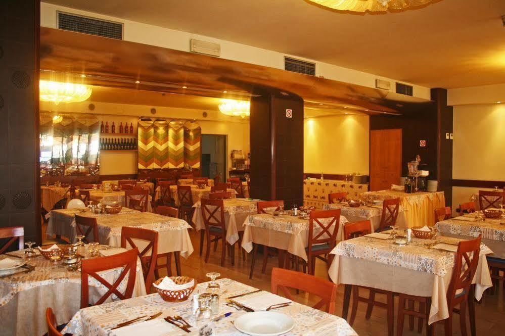 Hotel Saint Tropez リッチョーネ エクステリア 写真