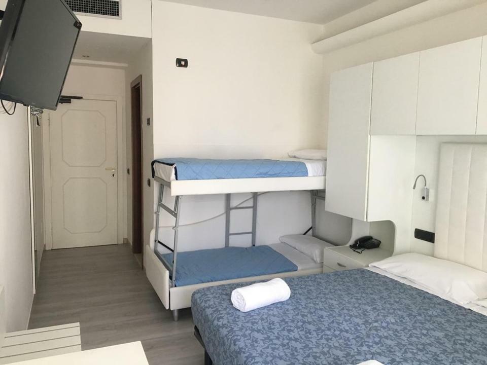 Hotel Saint Tropez リッチョーネ エクステリア 写真